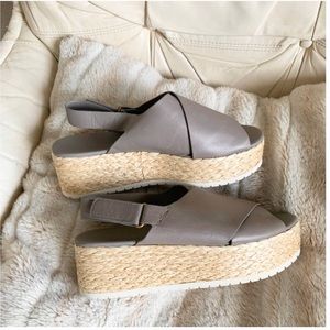 Vince Jesson Platform Leather Sandals in Taupe Grey